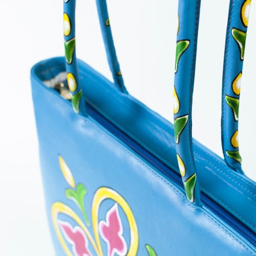 Borsa azzurra con maiolica