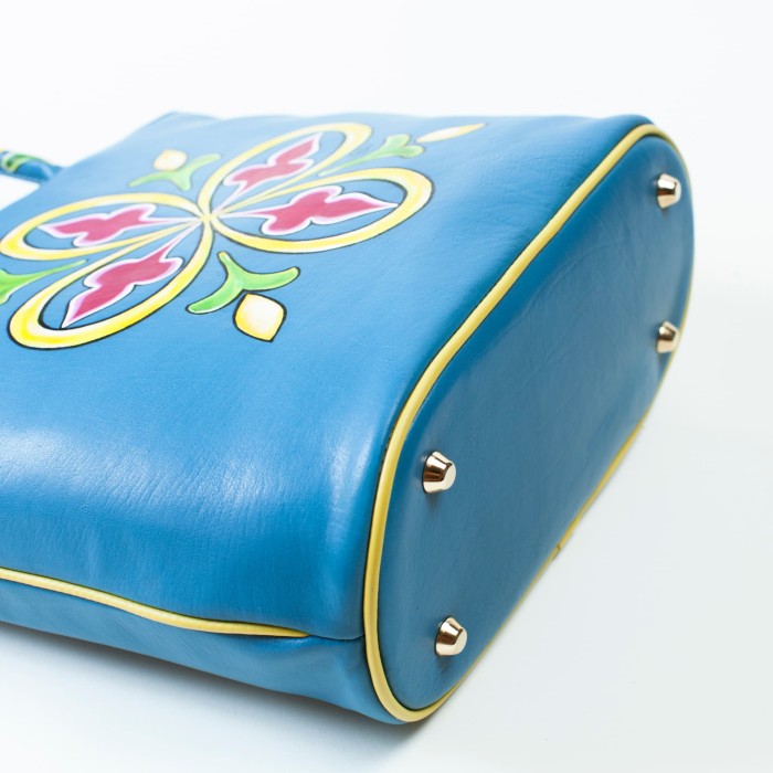 Borsa azzurra con maiolica Borsa azzurra con maiolica
